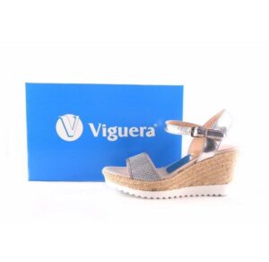 Zapatillas de cuña de esparto Lucía Viguera con pulsera al tobillo en color plata y blanco