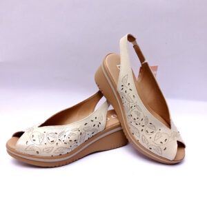 Zapatos D’CHICAS peep toe confort en piel charol crema